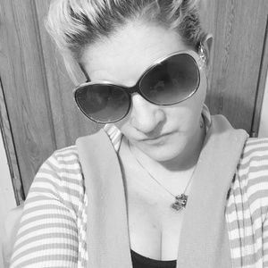 Meet your Posher, Joy